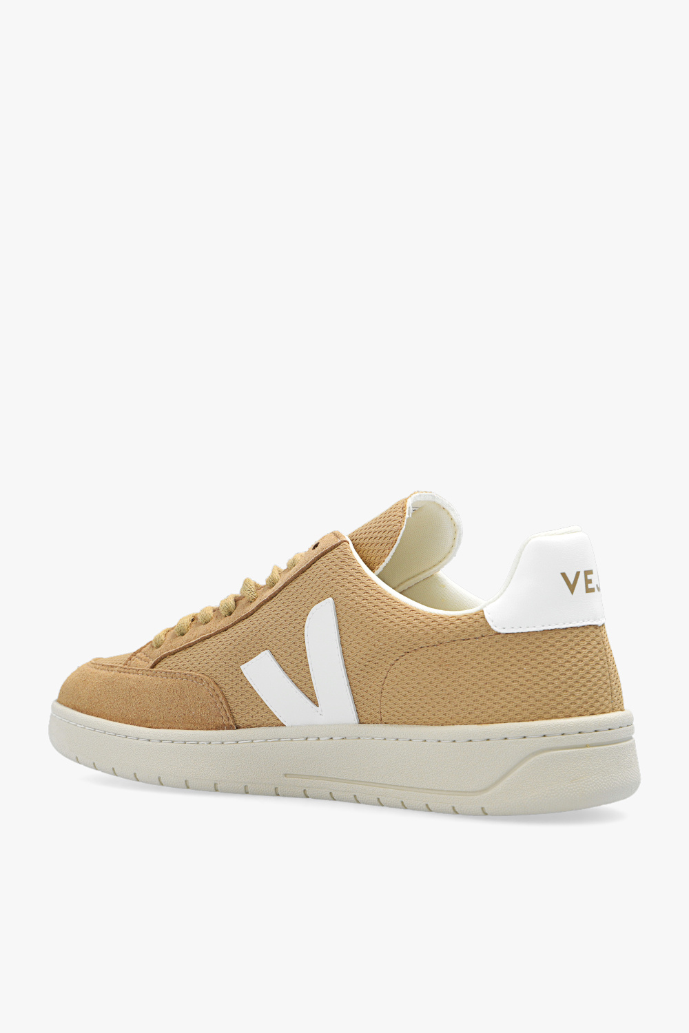 Veja v12 deals almond pierre